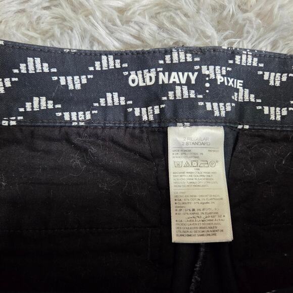 Old Navy Woman's Pixie Black and White Shorts size 2 Regular - Picture 3 of 5